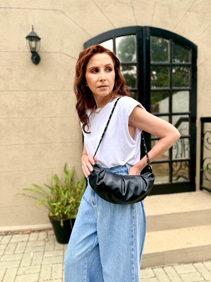 Bolsa feminina de couro preta Vitória
