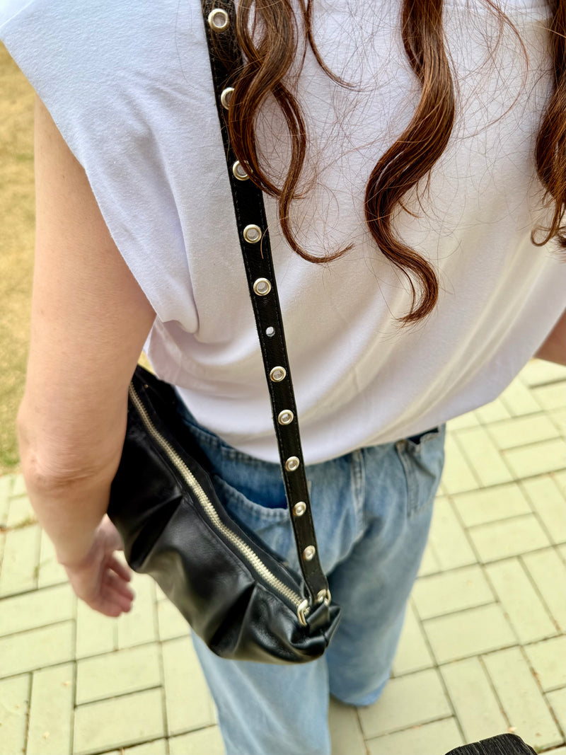 Bolsa feminina de couro preta Vitória