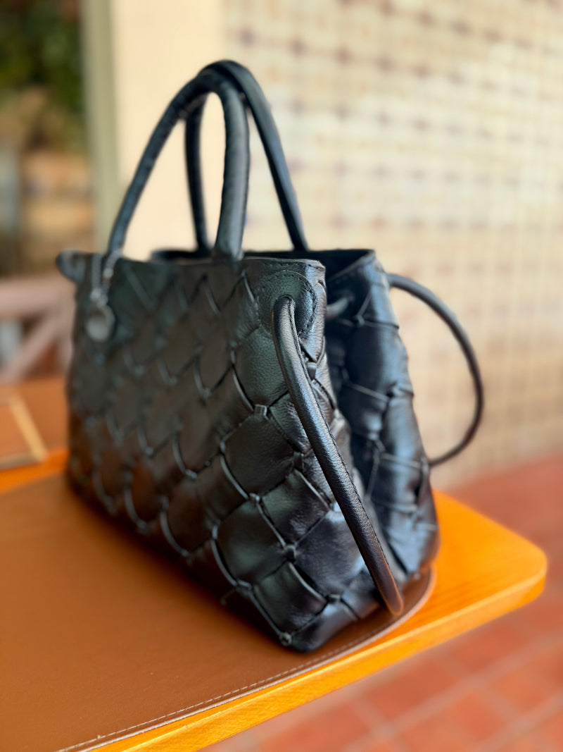 Bolsa feminina de couro tressê preto Lisboa