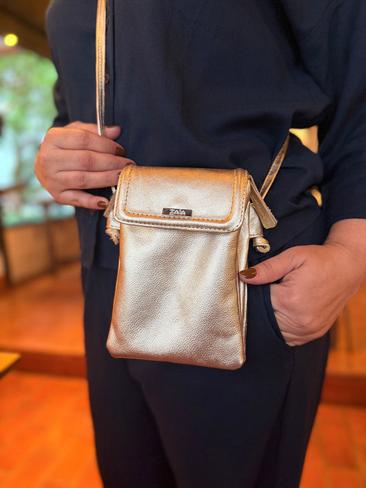 Bolsa tiracolo/transversal feminina de couro champanhe Melissa