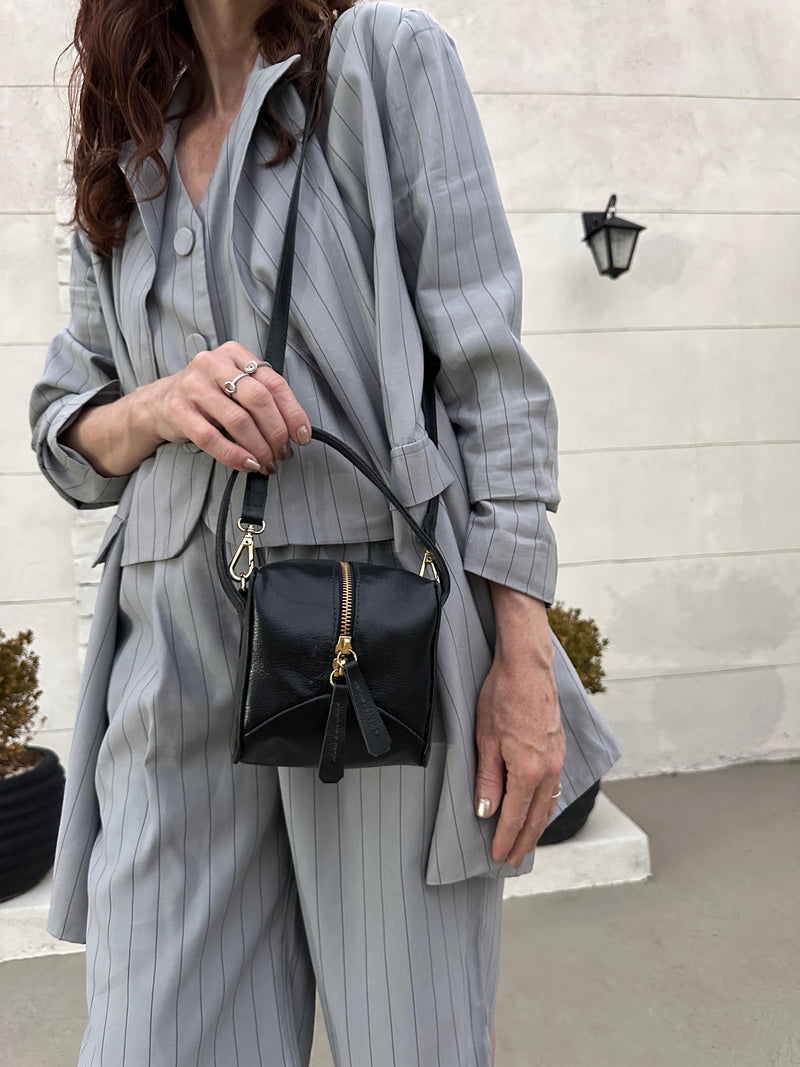 Bolsa feminina de couro preta Monique