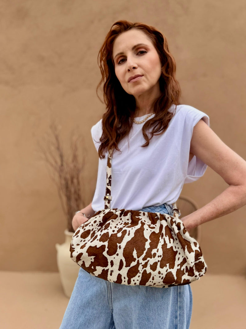Bolsa feminina de couro animal print vaquinha Cecília