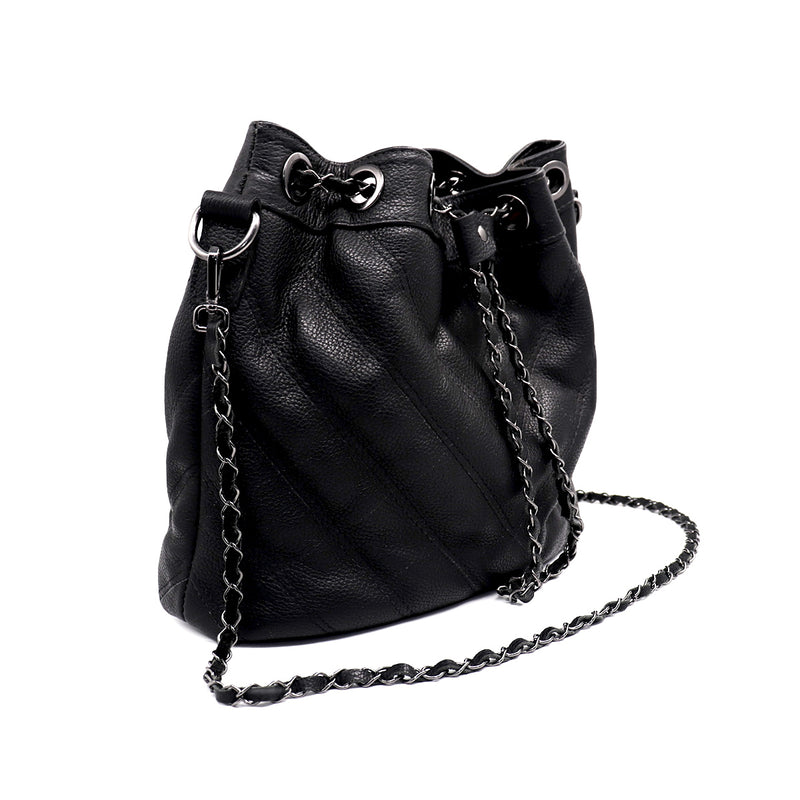 Bolsa bucket grande de couro preto Bella