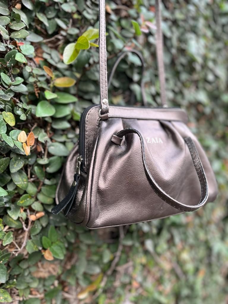 Bolsa feminina de couro transversal ônix metalizado Bianca