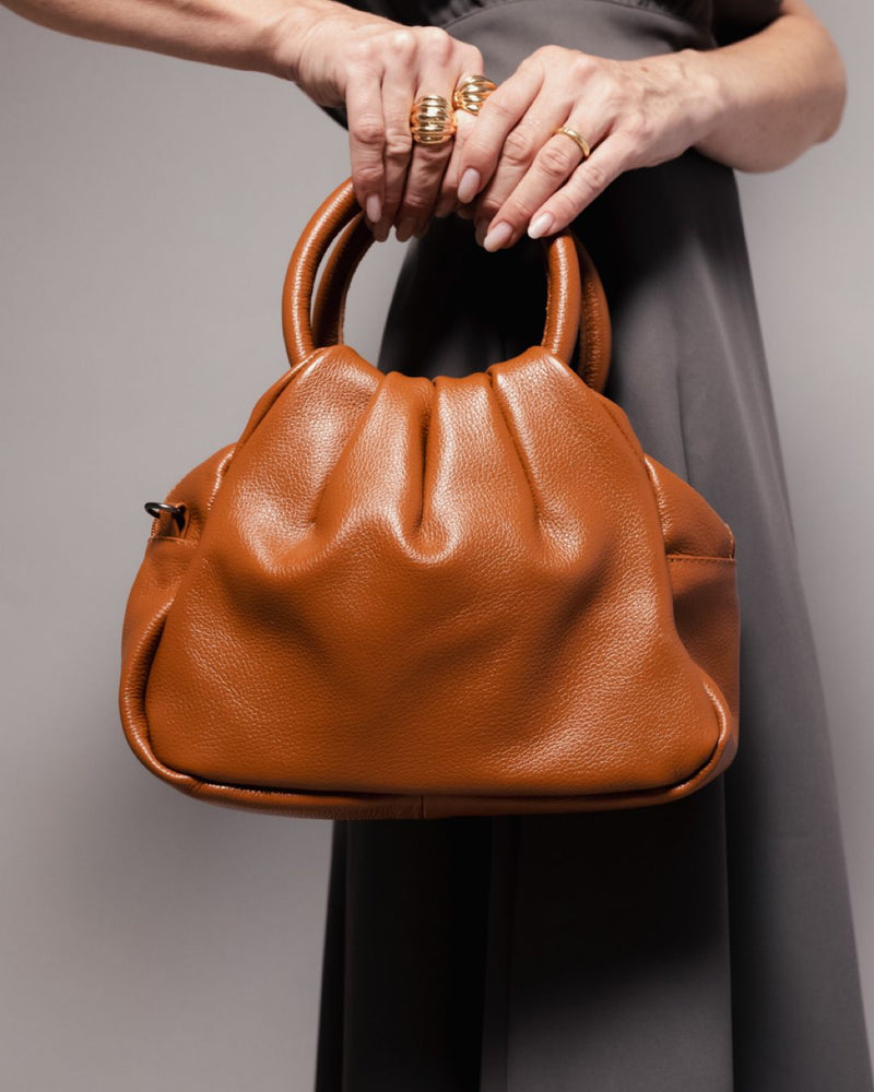Bolsa feminina transversal de couro média caramelo Jade