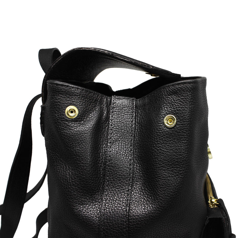 Mochila feminina de couro preta Rafaela